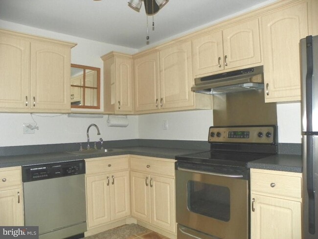 Building Photo - 356 Saybrook Ln