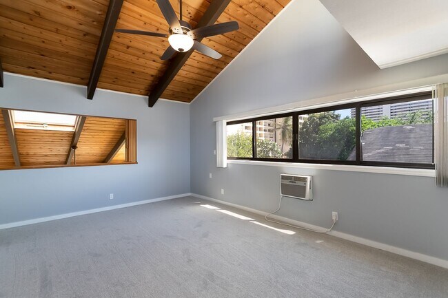 Building Photo - 3 Bedroom, 2.5 Bathroom Home with Photovol...