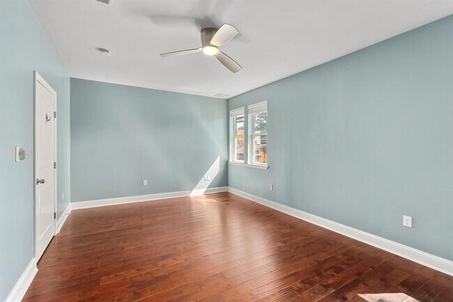 Building Photo - 2311 Santa Rita St