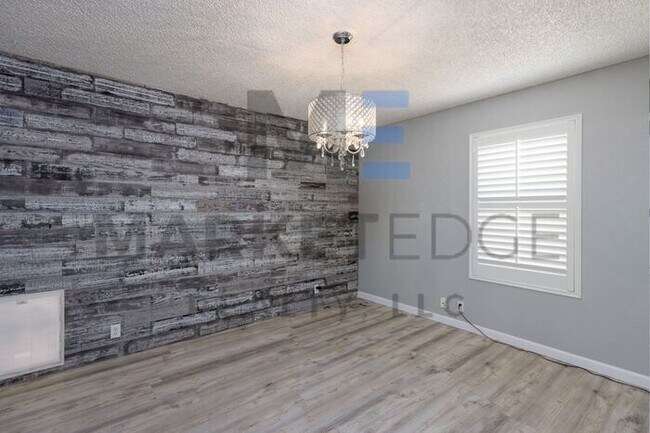 Building Photo - 3Bed/2Bath House at 7th/101! JOIN THE WAIT...
