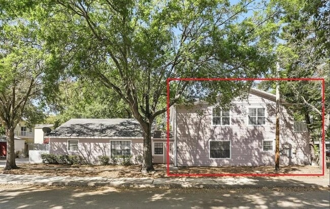 Building Photo - 820 Altaloma Ave