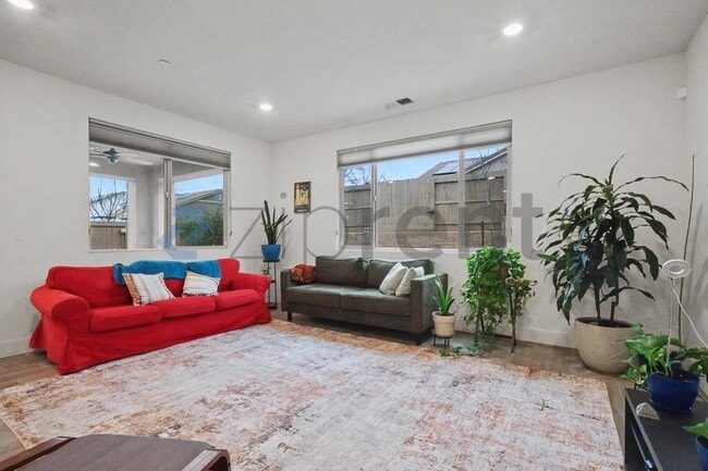 Building Photo - 12743 Blueblanc Way