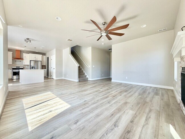 Building Photo - 673 W Beth Cir