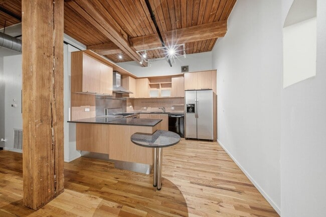 Building Photo - 1000 W Washington Blvd