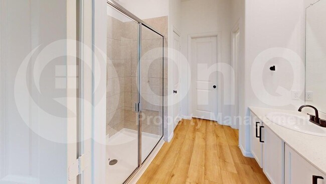 Building Photo - 749 Twinvale Dr