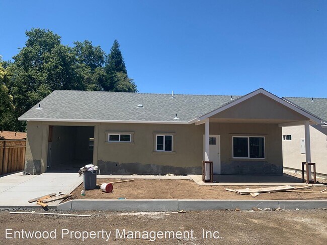 Building Photo - 2 br, 1 bath House - 832 W. 11th Avenue