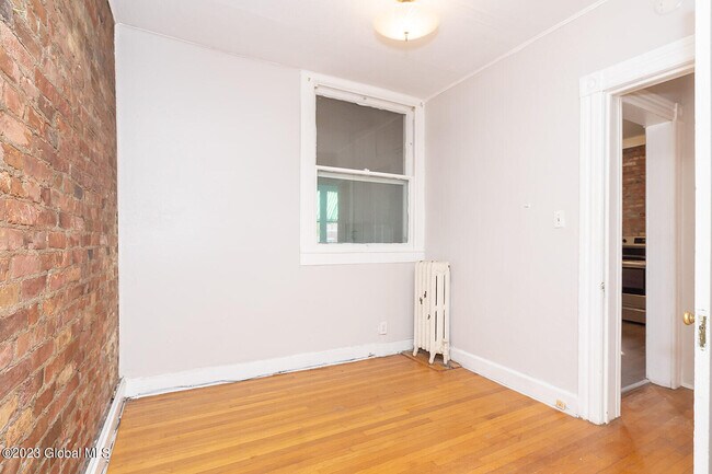 Building Photo - 338 Madison Ave