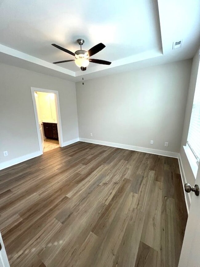 Building Photo - ~~ Charming Townhome w/Bonus Room in Meban...