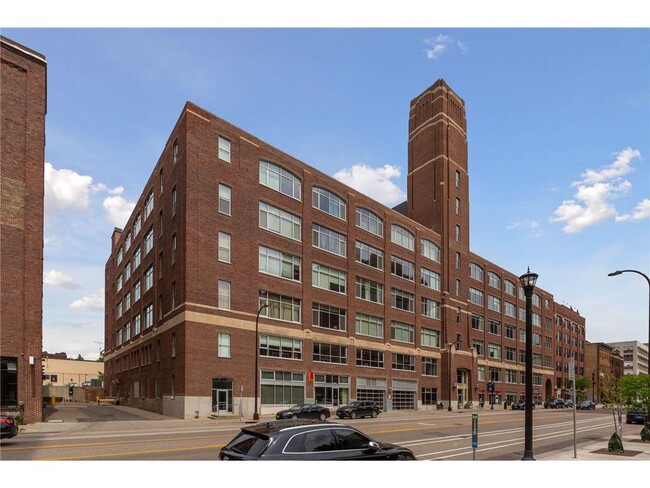 Building Photo - 700 N Washington Ave