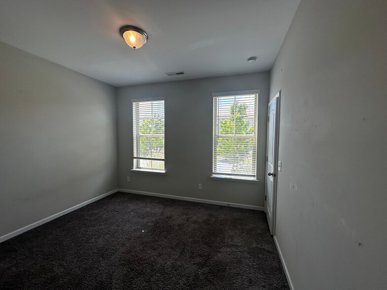 Building Photo - Room in Townhome on Whitby Moore St
