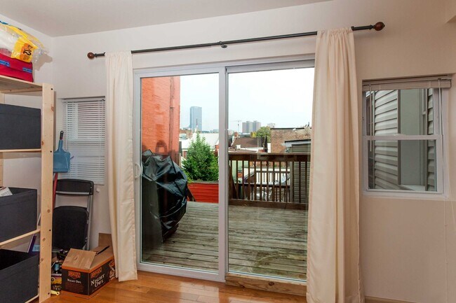 Building Photo - 124 S 12th St