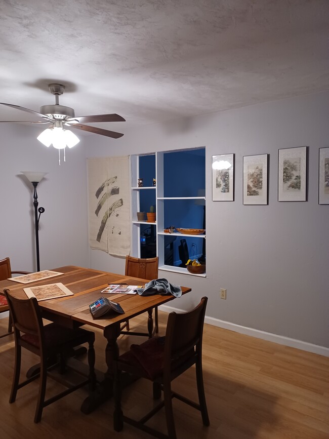 Dining area - 1620 View Ln