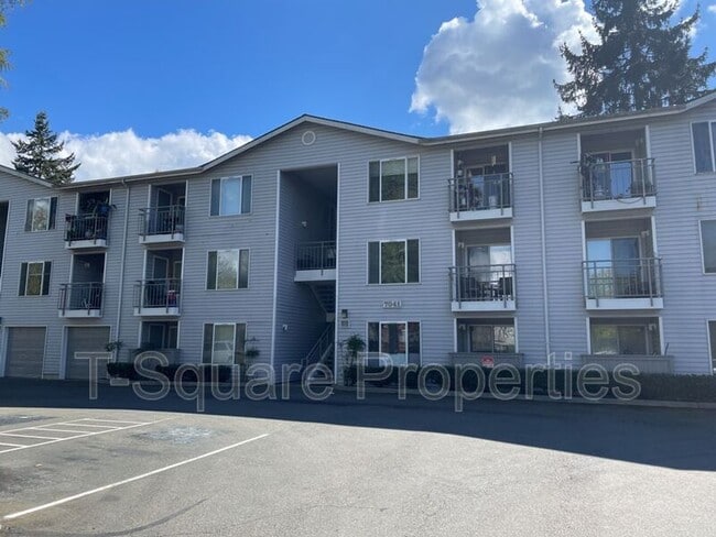 Building Photo - 7041 S 116th Pl