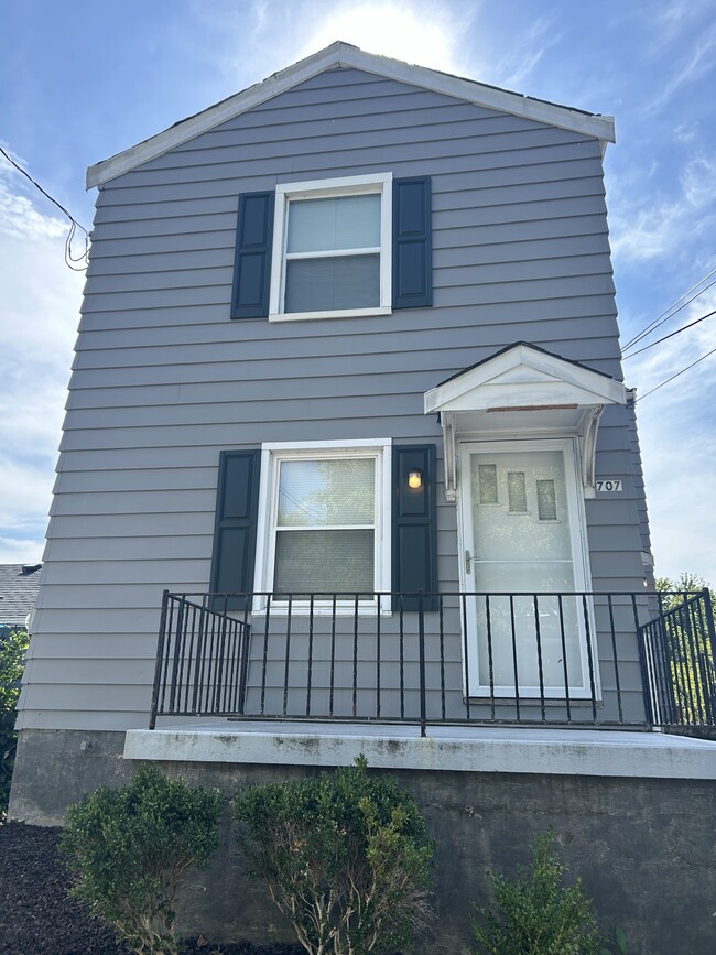 Primary Photo - 707 W 32nd St