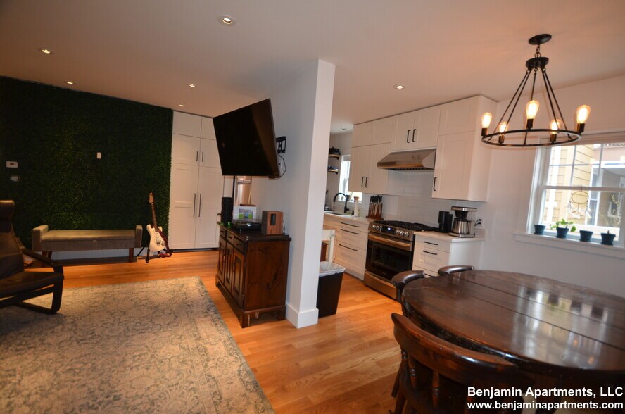 Building Photo - 15 Elmira St