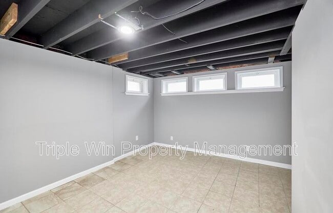 Building Photo - 121 Walnut Hill Dr