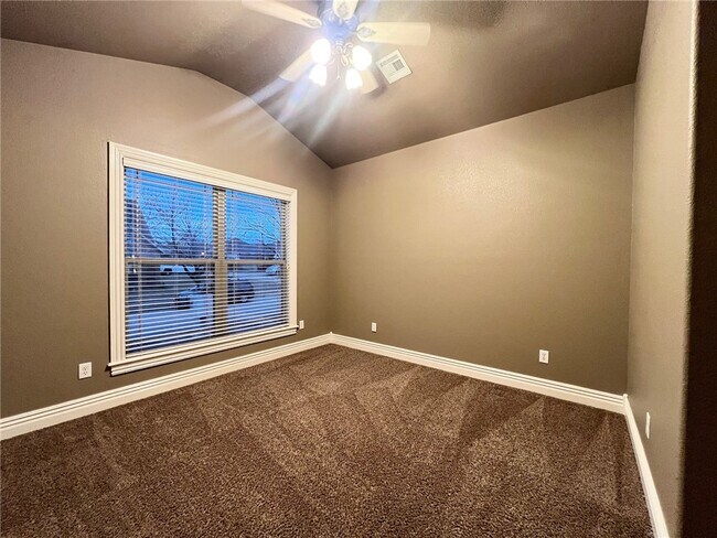 Building Photo - 6517 Tall Oaks Loop S