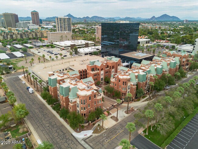 Building Photo - 50 W Palm Ln