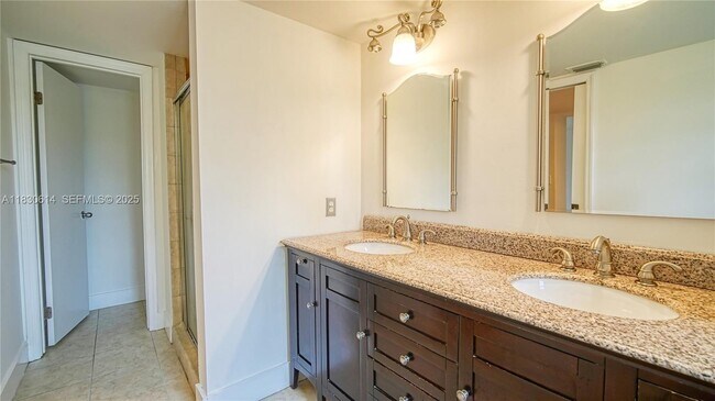 Building Photo - 11101 SW 15th Manor