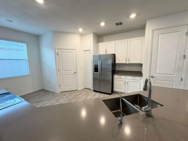 Building Photo - 1180 Saguaro St