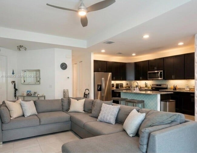 Building Photo - 312 NW 36th Ave