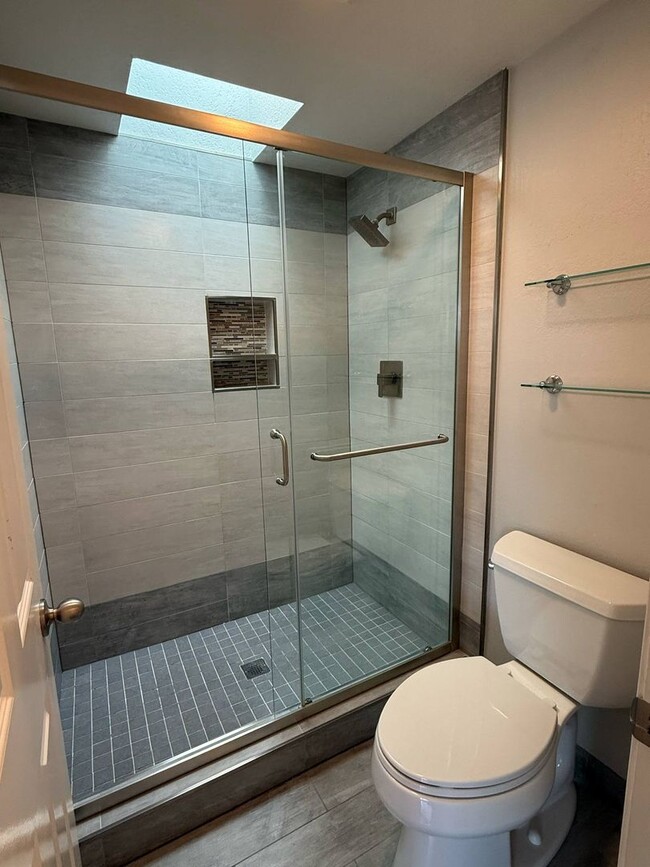 Building Photo - Stylish Redwood Shores Home with Vaulted C...