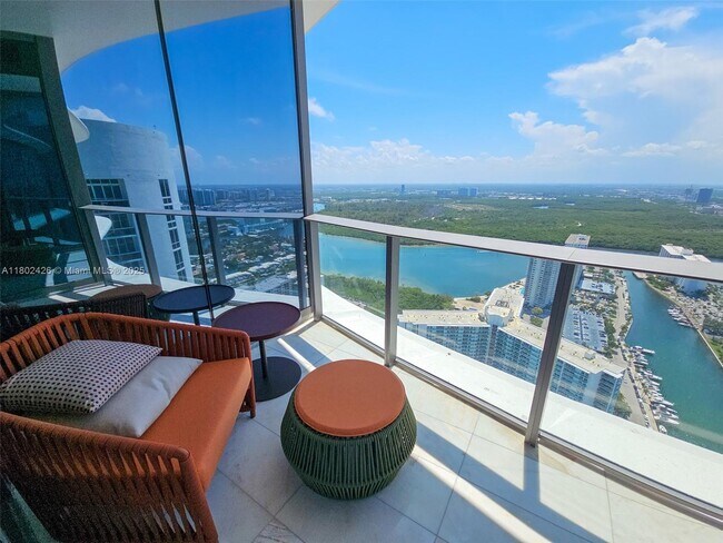 Building Photo - 15701 Collins Ave
