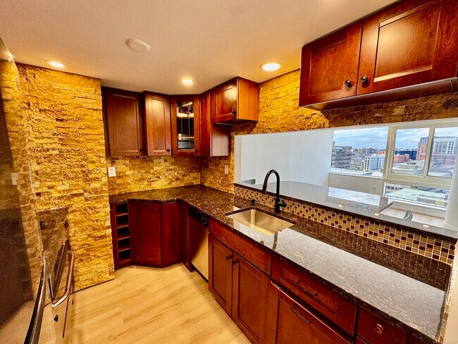 Building Photo - 127 Greyrock Pl