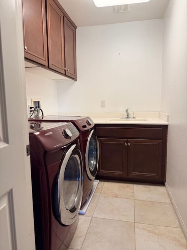 Building Photo - Beautiful Oceanview Hills house