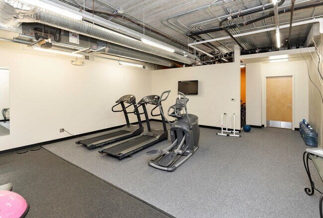 Building Photo - 309 E 5th St