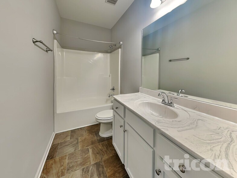 Building Photo - 1008 Cyril Dr