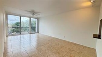 Building Photo - 4501 NE 21st Ave