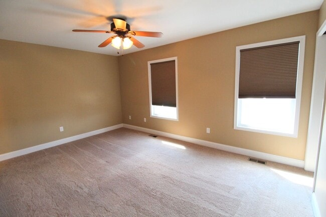 Building Photo - 800 Carson Cir