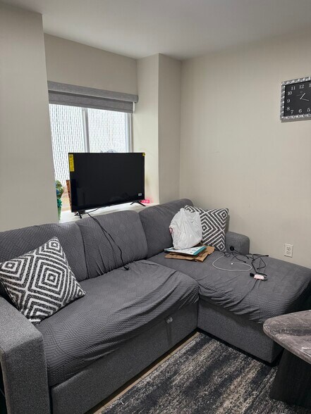 Building Photo - 36 Mersereau Ave