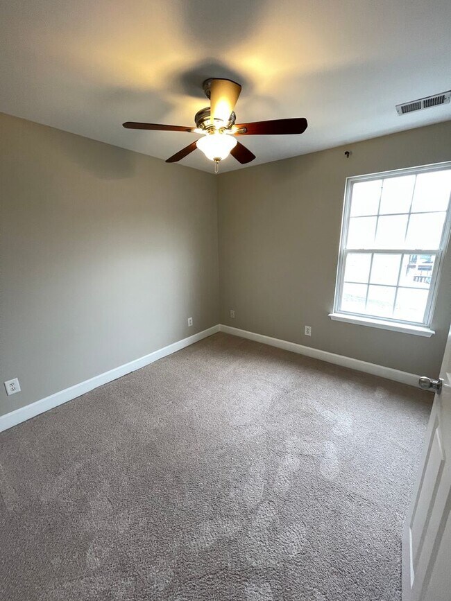 Building Photo - Lenox Village!