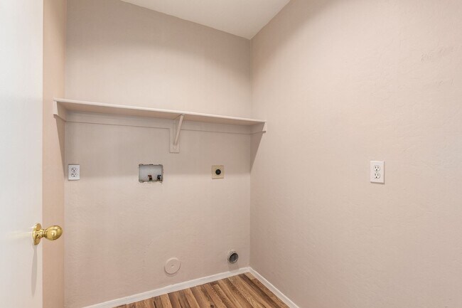 Building Photo - Charming 3 bed in Glendale!