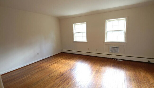 Bedroom 2 - 2013 Shepperd Rd