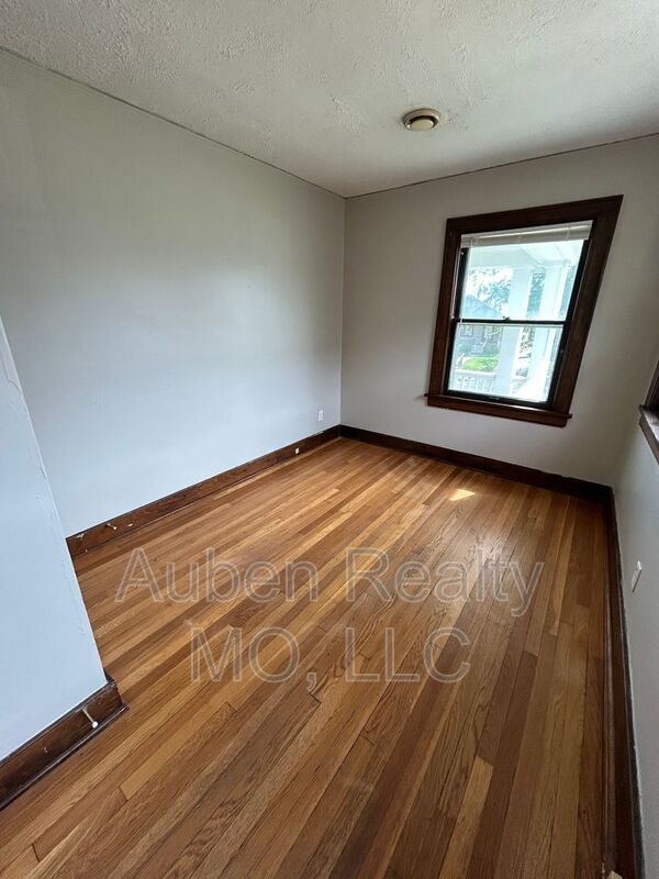 Building Photo - 5432 Harrison St