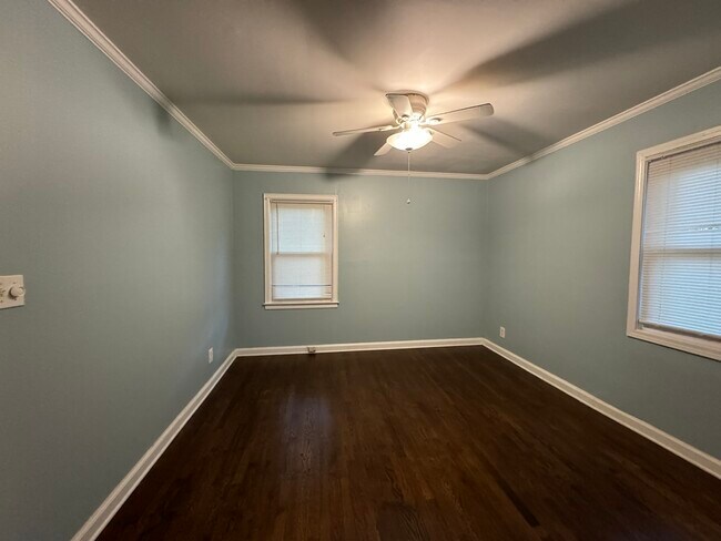 Building Photo - 3494 Maryvale Dr