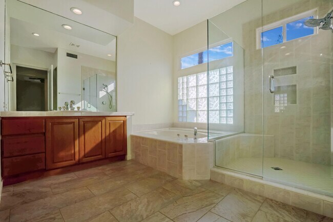 Building Photo - 830 Hawk Hill Trail