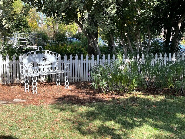 Building Photo - Charming Winters Home