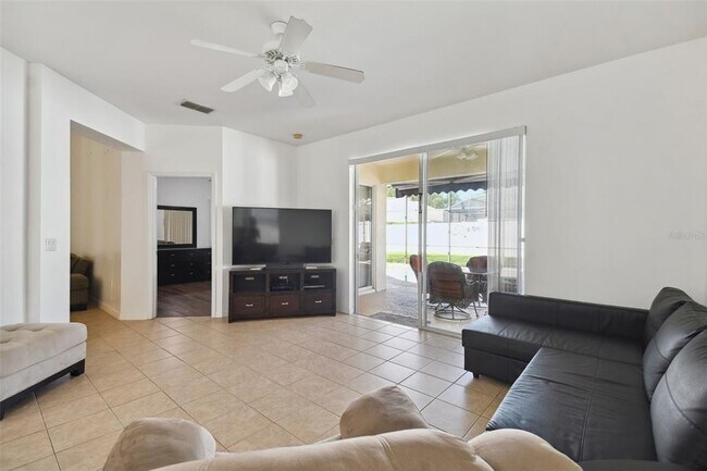 Building Photo - 258 Henley Cir