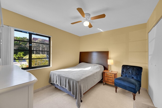 Building Photo - 138 S Cypress Rd