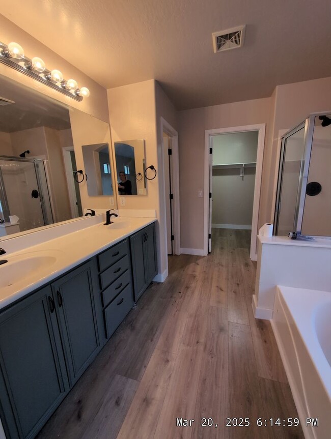 Building Photo - SPACIOUS and beautifully remodeled home! E...