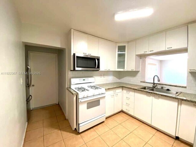 Building Photo - 8825 SW 19th St