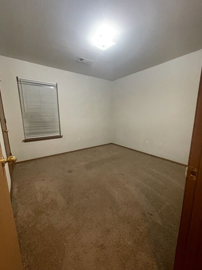 Building Photo - 317-319 E. Asher Ct.