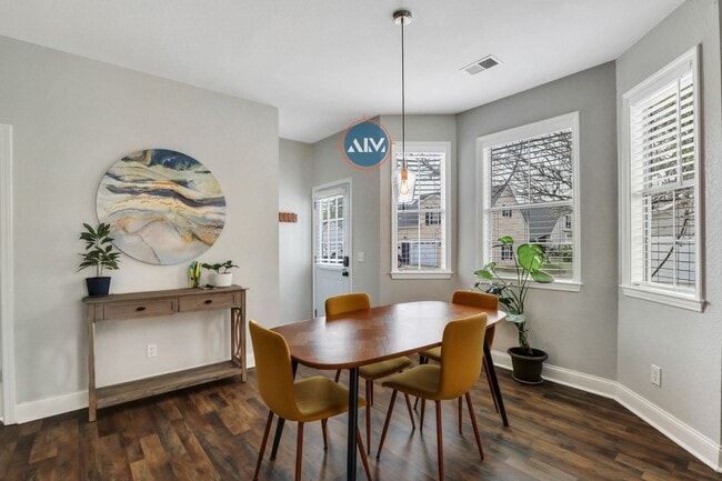 Building Photo - Stunning 3-Bedroom Home in University Park – Move-In Ready!