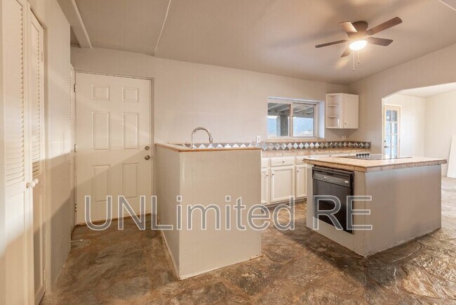 Building Photo - 3281 E Desert Dr