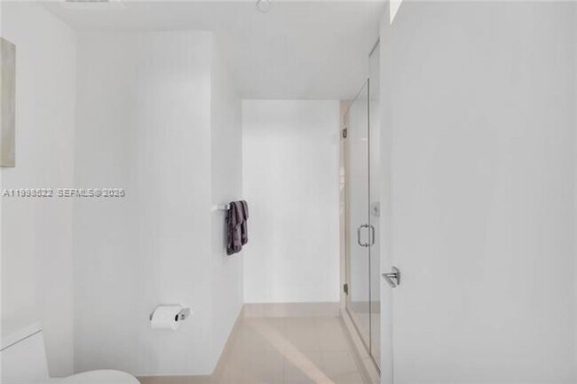 Building Photo - 121 NE 34th St