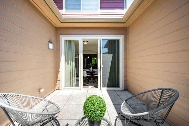 Building Photo - Spacious 3BR + Loft in the Palomino Park Community - Perfect for Comfortable, Convenient and Quit...